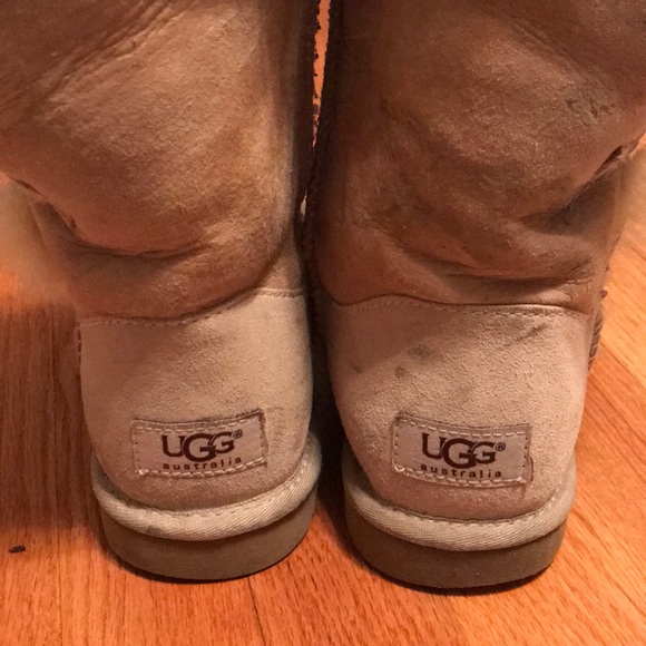 UGG Bailey Button II Boot - Picture 8 of 8